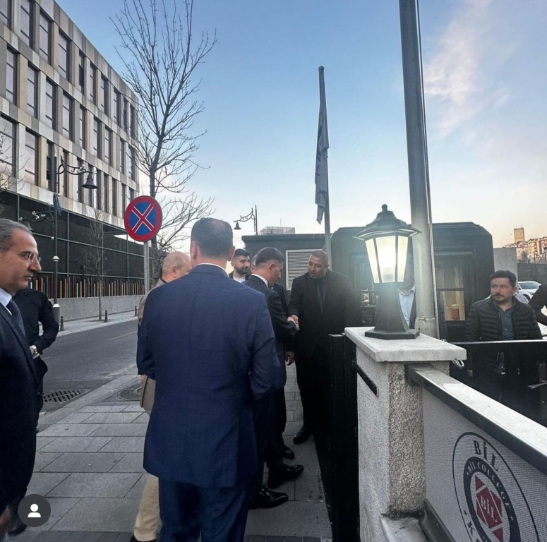 Sn. Kağıthane Kaymakamımız Niyazi ERTEN, Sn. İlçe Milli Eğitim Müdürümüz Zekeriya POSTACI, Sn. Kağıthane Belediye Başkan Yardımcımız Kemal ÇAVUŞ, Şube Müdürümüz Yunus ÇELİK, Sn. Şehit Hamza Ece İlkokulu Müdürümüz Esat KAYIKÇI, Sn. Sosyal Hizmet Vakıf Müdürümüz Koray SARIOĞLU, Kağıthane Sivaslılar Dernek Başkanı Mustafa Kemal BAYKAL, kıymetli velilerimiz ve STK temsilcilerimiz ile birlikte kurumumuzda iftar yaptık. görseli 2