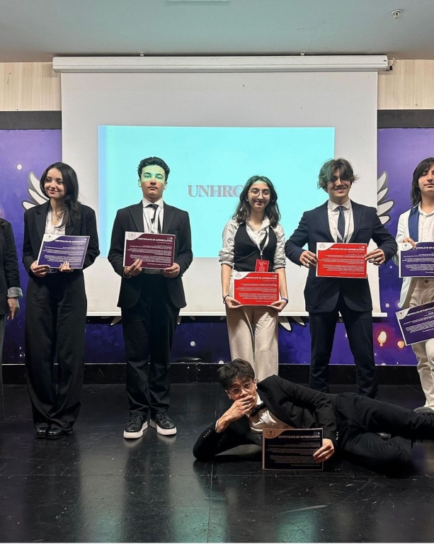 As Kağıthane Bil College, we congratulate our dear students who made us proud with a total of 4 awards, 2 Outstanding Delegate-2 Honorable Delegate, at the BİLMUN'24 conference, which was attended by a total of 250 people, and we wish them continued success. görseli 4