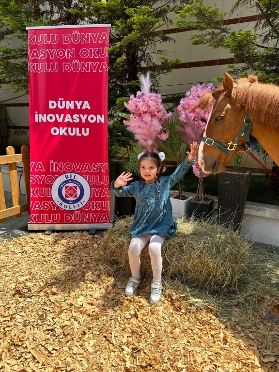 BİNİCİLİK SPOR KLÜBÜMÜZ Binicilik, sadece bir spor değil aynı zamanda özgüven,disiplin,sorumluluk ve doğayla uyum içinde olmayı öğreten bir yaşam biçimidir.