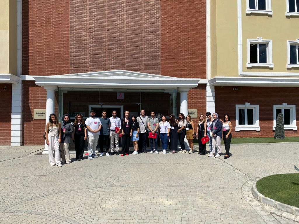 2024-2025 Eğitim Öğretim Dönemi Zümre Çalışmalarımız Sn. Genel Müdürümüz Caner KAYA'nın açılış konuşması ardından değerli hocalarımız Sn.Doç.Dr Ali KAPLAN'ın ''Etkin Sunum Teknikleri'' ve Sn.Dr Gamze GEZİNCİ'nin ''Çocuk Psikolojisi'' sunumları ile gerçekleştirildi. Kendilerine katılımlarından dolayı teşekkür ediyoruz. görseli 3