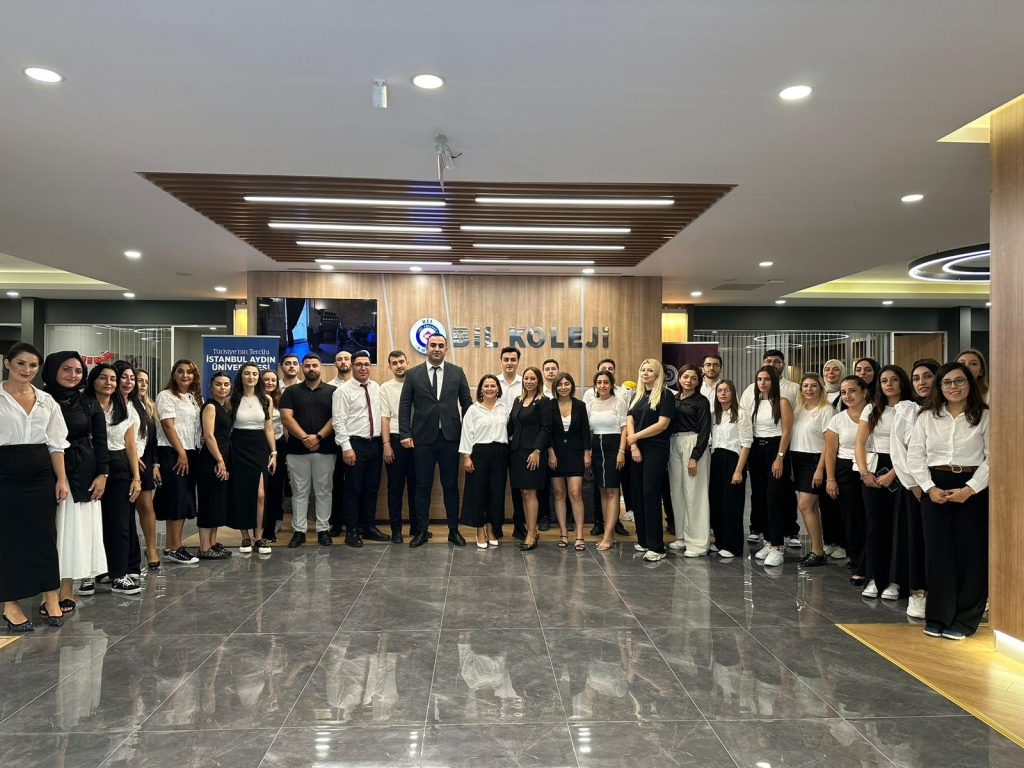 2024-2025 Eğitim Öğretim Yılı Genel Kurul toplantımızı tüm öğretmenlerimizin katılımıyla tamamladık. Güçlü eğitim kadromuz ve heyecanla beklediğimiz öğrencilerimizle birlikte; Hazırız yarına, geleceğe Tüm BİL Koleji ailesine başarılarla dolu keyifli bir yıl diliyoruz.