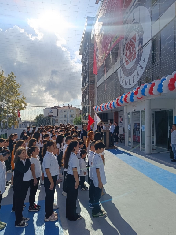 OKULUN İLK GÜNÜ!