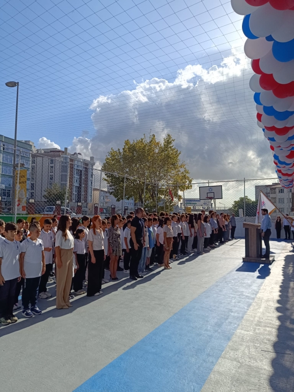 OKULUN İLK GÜNÜ! görseli 3