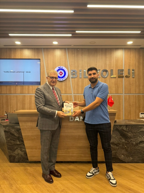 İstanbul Aydın Üniversitesi Kurucusu ve Mütevelli Heyeti Başkanı Sn. Prof. Dr. Mustafa Aydın’a yeni eğitim öğretim döneminde öğrencilerimizle buluşarak onların akademik gelişimine ve kişisel donanımlarına yönelik vizyoner katkıları için teşekkür ederiz. Eğitime olan derin bağlılığı, bizlere geleceğin liderlerini yetiştirme konusunda ilham vermeye devam ediyor. görseli 3
