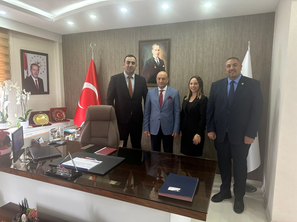 Genel Müdürümüz Sn.Caner KAYA, Kampüs Müdürümüz Sn.Ertan ÜNLÜ, Beylikdüzü İlçe Milli Eğitim Müdürümüz Sn. Zekeriya POSTACI, Müdürümüzü makamlarında ziyaret ettiler.Kıymetli Müdürümüze bizleri ağırladıkları için çok teşekkür eder,yeni görev yerinde başarılarının devamını dileriz