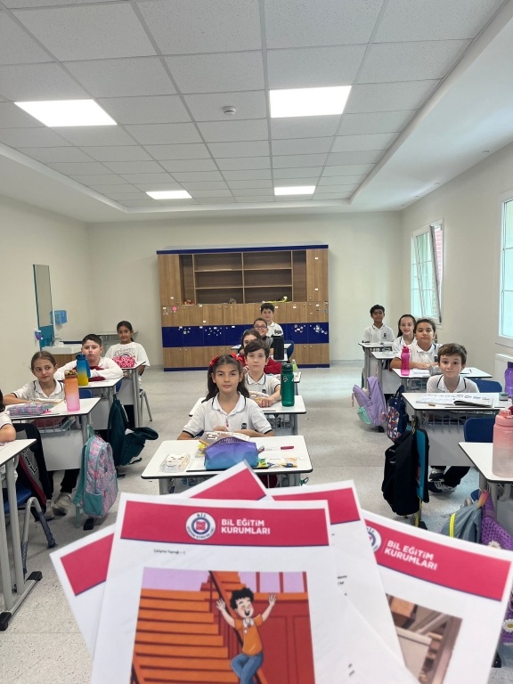 5 A Sınıfı Rehberlik Dersinde Risklere Karşı Kendini Koru Etkinliği ile Okul ve çevresinde risk oluşturabilecek durum ve ortamlara karşı neler yapabileceğimizi konuştuk.