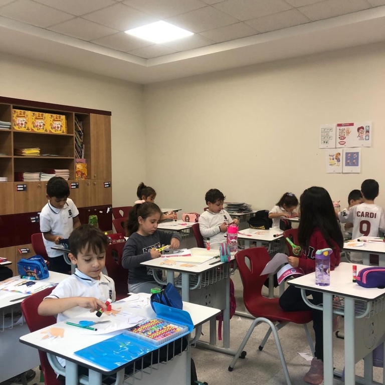 1/C sınıfı Rehberlik dersinde Ada’nın Bir Günü konulu etkinliğimizde öğrencilerimizle temizlik ve günlük kişisel bakımın önemi hakkında interaktif olarak video eşliğinde konuştuk. Bu kapsamda uygulamalı olarak tırnak kesme çalışması gerçekleştirdik görseli 2