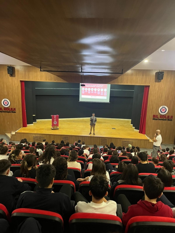 BİL Eğitim Kurumları IT ve Eğitim Teknolojileri Koordinatörü Sn. Osman ÖZŞEN ve BİL Eğitim Kurumları Rehberlik ve Kariyer Merkezi Koordinatörümüz Sn. Ebru UNUTMAZER hocalarımız okulumuzu ziyaret ederek Ortaokul ve Lise Kademesi Öğrencilerimizle harika bilgiler paylaştılar kendilerine katkılarından dolayı teşekkür ediyoruz.