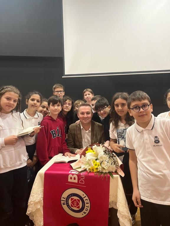 Bil Koleji Beylikdüzü Öğrencilerine Özel Okur-Yazar Buluşması Eğitimci Yazar Sn. Yavuz Gölbaşı hocamız ve Bil Eğitim Kurumları Genel Müdürlük Ortaokul ve Lise Koordinatörü Sn. Zerrin Akınlı okulumuza gelerek öğrencilerimizle çok değerli bilgiler paylaştılar kendilerine katkılarından dolayı teşekkür ederiz.