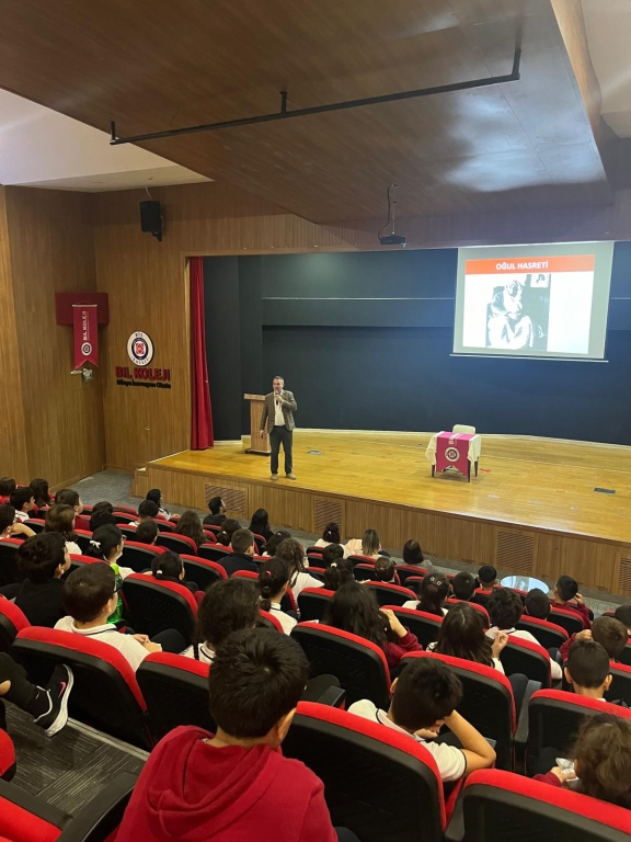 Bil Koleji Beylikdüzü Öğrencilerine Özel Okur-Yazar Buluşması Eğitimci Yazar Sn. Yavuz Gölbaşı hocamız ve Bil Eğitim Kurumları Genel Müdürlük Ortaokul ve Lise Koordinatörü Sn. Zerrin Akınlı okulumuza gelerek öğrencilerimizle çok değerli bilgiler paylaştılar kendilerine katkılarından dolayı teşekkür ederiz. görseli 2