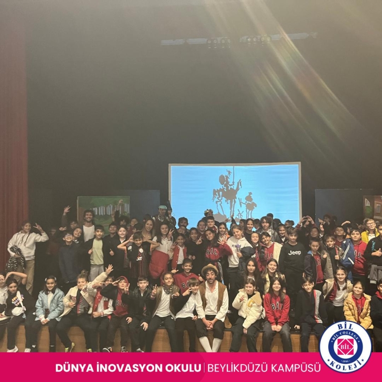 Bugün 5 ve 6. sınıf öğrencilerimizle tiyatroya gittik ve harika bir deneyim yaşadık. Öğrencilerimiz, sahnedeki performansları izlerken büyük bir heyecan duydu ve birlikte güzel anılar biriktirdik. Bu tür etkinliklerin, sanatsal gelişimlerine katkı sağladığını düşünüyorum. görseli 3