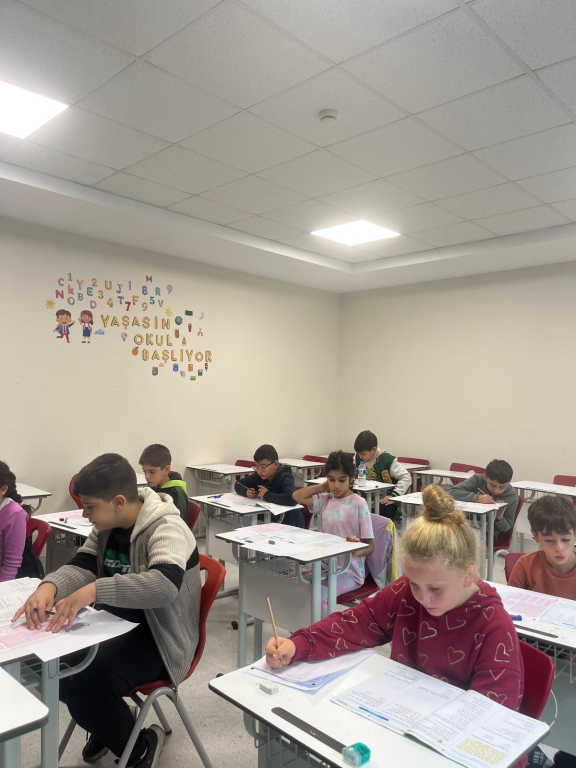Okula Kabul ve Bursluluk Sınavımızın ilk gününü öğrencilerimizin yoğun katılımı ile gerçekleştirdik. Değerli velilerimize ilgileri için teşekkür ederiz. Yarın da uygulanacak olan sınavımıza katılımınızı bekleriz. görseli 4