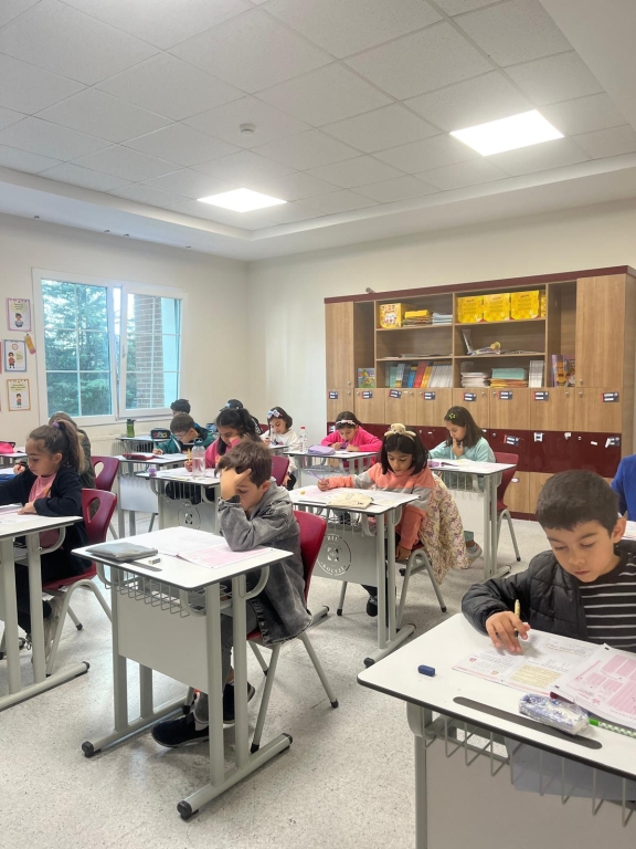 Okula Kabul ve Bursluluk Sınavımızın ilk gününü öğrencilerimizin yoğun katılımı ile gerçekleştirdik. Değerli velilerimize ilgileri için teşekkür ederiz. Yarın da uygulanacak olan sınavımıza katılımınızı bekleriz. görseli 6