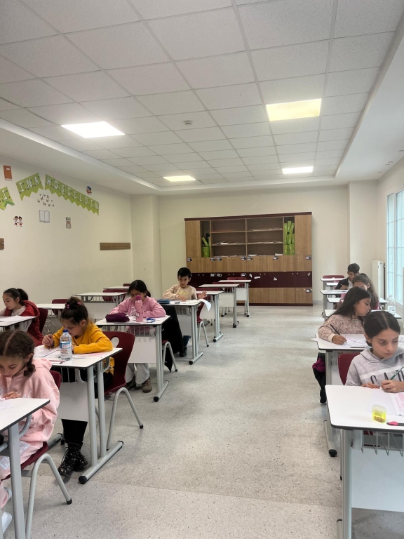 Okula Kabul ve Bursluluk Sınavımızın ilk gününü öğrencilerimizin yoğun katılımı ile gerçekleştirdik. Değerli velilerimize ilgileri için teşekkür ederiz. Yarın da uygulanacak olan sınavımıza katılımınızı bekleriz. görseli 7