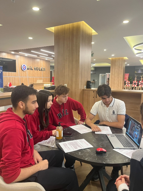 “Atık yağları geri dönüştürerek doğaya katkı sağlıyoruz! Sürdürülebilir bir gelecek için yaptığımız sabun üretimiyle hem çevremizi koruyor hem de doğal kaynaklarımızı daha verimli kullanıyoruz. Birlikte daha yeşil ve temiz bir dünya için küçük ama etkili adımlar atıyoruz görseli 2