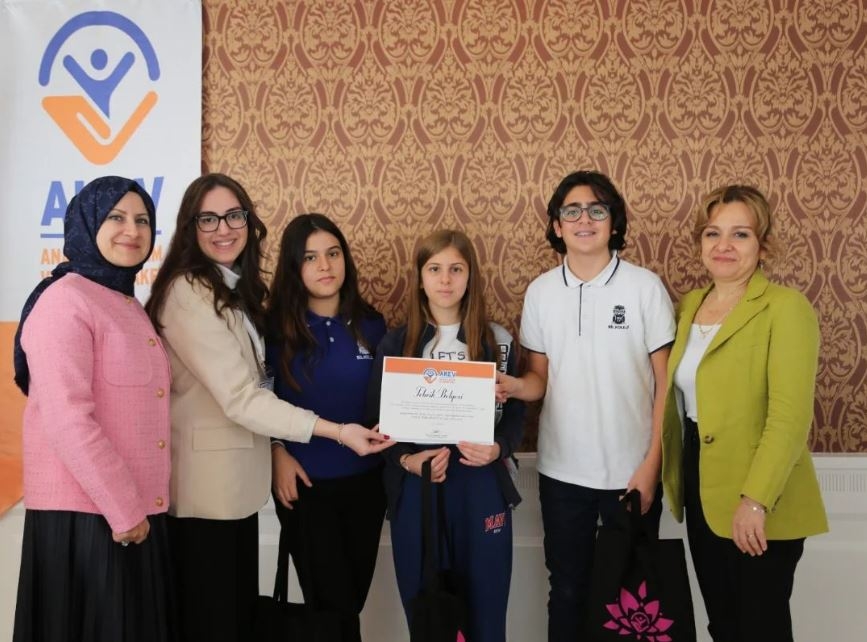 AKEV BİL Koleji Sosyal Sorumluluk Kulübü Öğrencilerimizi Tebrik Ediyoruz