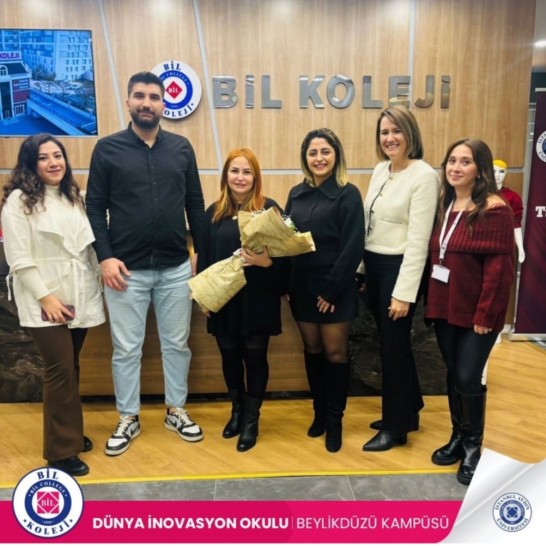 Bugün Dr. Klinik Psikolog Duygu Yüksel hocamız velilerimize yönelik “Anne Babaların Ebeveynlik Deneyimlerinin Çocuklarına Yansıyan Boyutları” konulu bir seminer gerçekleştirdi. Seminerimiz oldukça verimli, keyifli ve öğretici geçti. Kıymetli anlatımları için kendisine teşekkürlerimizi sunuyoruz