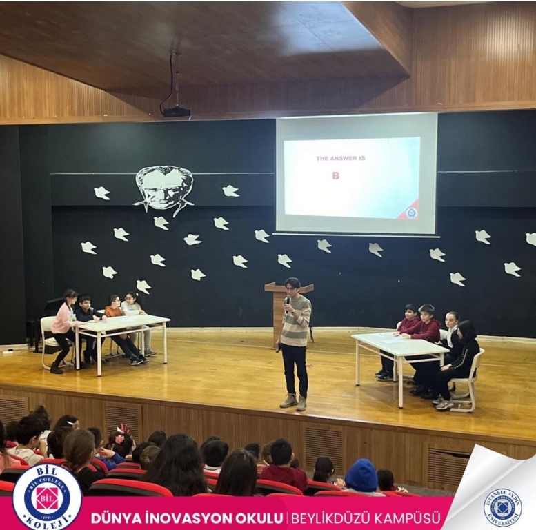 Bugün öğrencilerimizle eğlenceli bir İngilizce Quiz Show düzenledik! Hem öğrenmenin hem de eğlenmenin keyfini çıkardık.