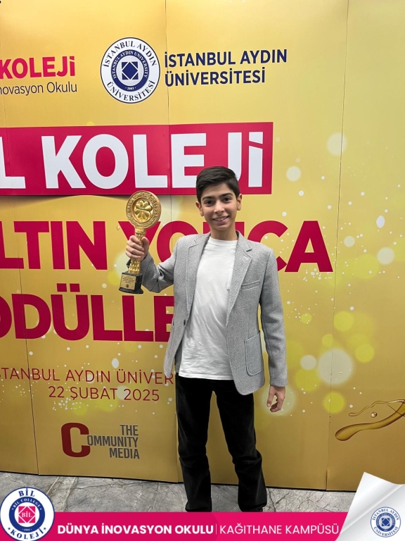 BİL KOLEJİNDE BAŞARI KÜLTÜRDÜR! İSTANBUL AYDIN ÜNİVERSİTESİ VE BİL EĞİTİM KURUMLARININ DÜZENLEDİĞİ III. ALTIN YONCA ÖDÜLLERİ'NDE ÖĞRENCİLERİMİZ TARIK SARIYAR VE SEVDE MENGÜÇ ÖZEL YETENEK ÖDÜLÜ ALDILAR!