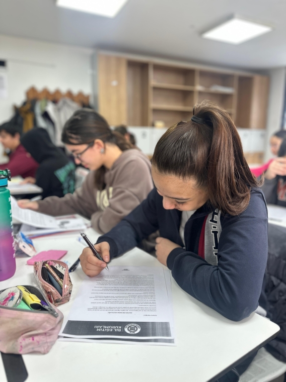8. SINIF ÖĞRENCİLERİMİZ İLE "SEÇİM YOLCULUĞUM" ETKİNLİĞİ YAPILDI. görseli 5