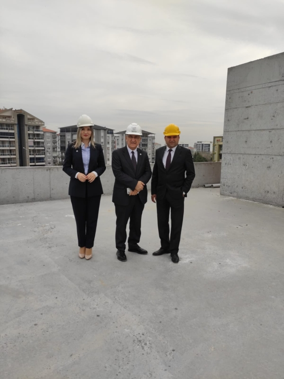 İstanbul Aydın Üniversitesi Başkan Danışmanı Sn. Şükrü NURÇİN ve BİL Eğitim Kurumları Genel Müdürü Sn. Elif PEHLEVAN'dan 2025-2026 Eğitim Öğretim döneminde açılacak olan okulumuza ziyaret