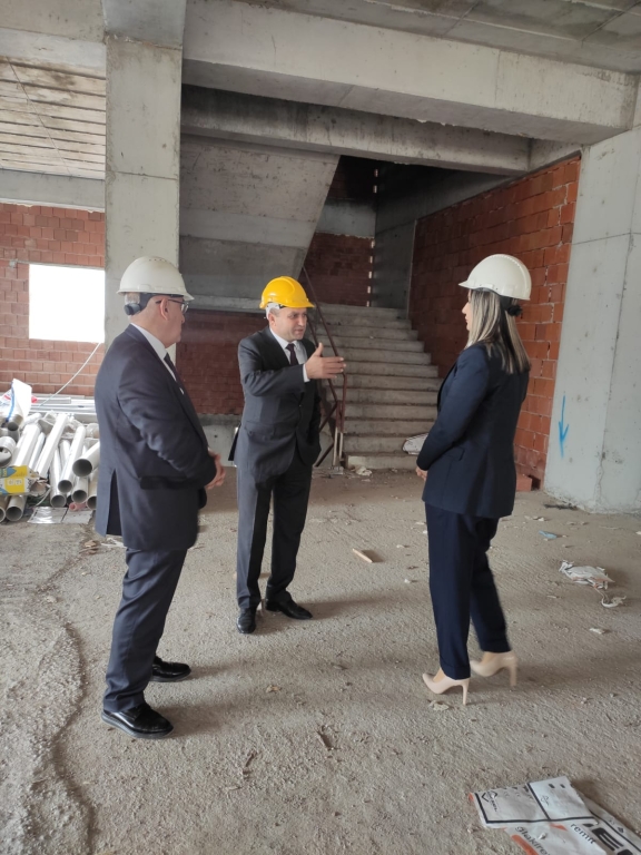 İstanbul Aydın Üniversitesi Başkan Danışmanı Sn. Şükrü NURÇİN ve BİL Eğitim Kurumları Genel Müdürü Sn. Elif PEHLEVAN'dan 2025-2026 Eğitim Öğretim döneminde açılacak olan okulumuza ziyaret görseli 2