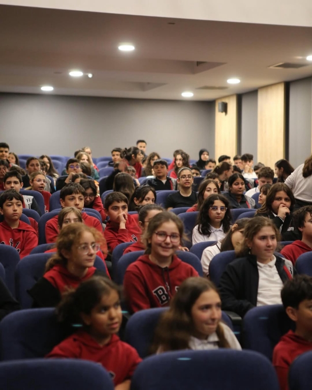 Akran Zorbalığına Karşı Farkındalık Semineri Ortaokul öğrencilerimize, Psikolog Rabia Gündoğar tarafından ‘’Akran Zorbalığı” konulu seminer gerçekleştirildi. görseli 2
