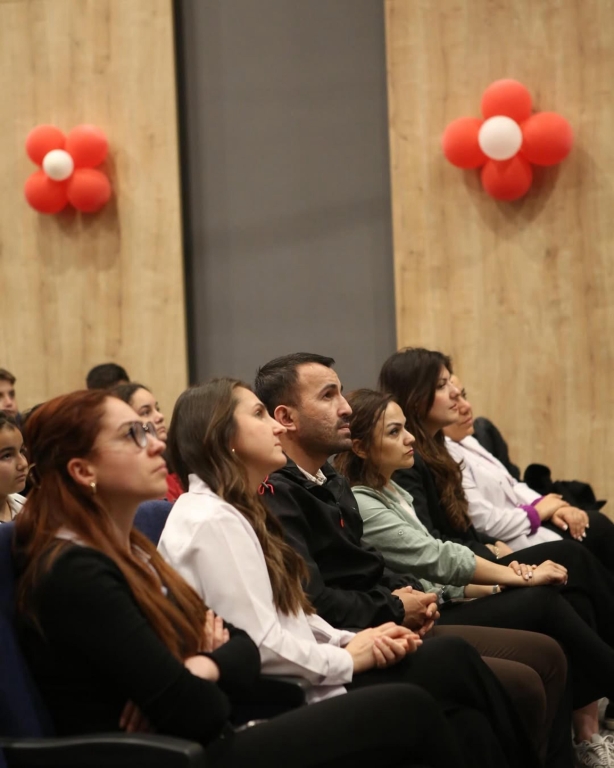 Akran Zorbalığına Karşı Farkındalık Semineri Ortaokul öğrencilerimize, Psikolog Rabia Gündoğar tarafından ‘’Akran Zorbalığı” konulu seminer gerçekleştirildi. görseli 4