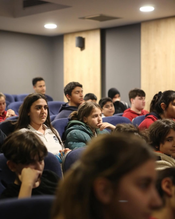 Akran Zorbalığına Karşı Farkındalık Semineri Ortaokul öğrencilerimize, Psikolog Rabia Gündoğar tarafından ‘’Akran Zorbalığı” konulu seminer gerçekleştirildi. görseli 10