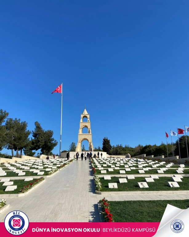 18 Mart 1915… Vatan uğruna canını feda eden kahramanlarımızı saygı ve minnetle anıyoruz. Çanakkale, cesaretin, fedakârlığın ve bağımsızlık ruhunun simgesidir. Bu destanı yazan aziz şehitlerimizi unutmayacağız!