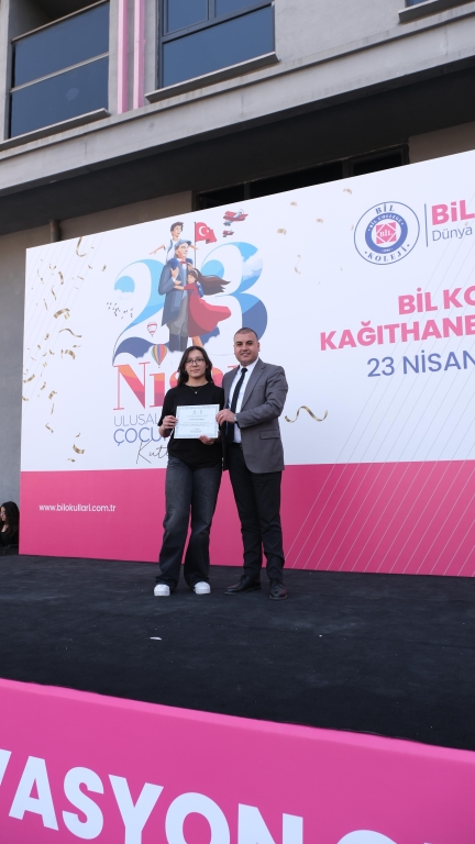 “Küçük hanımlar, küçük beyler... Sizler hepiniz, geleceğin bir gülü, yıldızı, bir bahtının aydınlığısınız. Memleketi asıl aydınlığa boğacak olan sizsiniz. Kendinizin ne kadar önemli, kıymetli olduğunuzu düşünerek ona göre çalışınız.” Mustafa Kemal ATATÜRK görseli 2