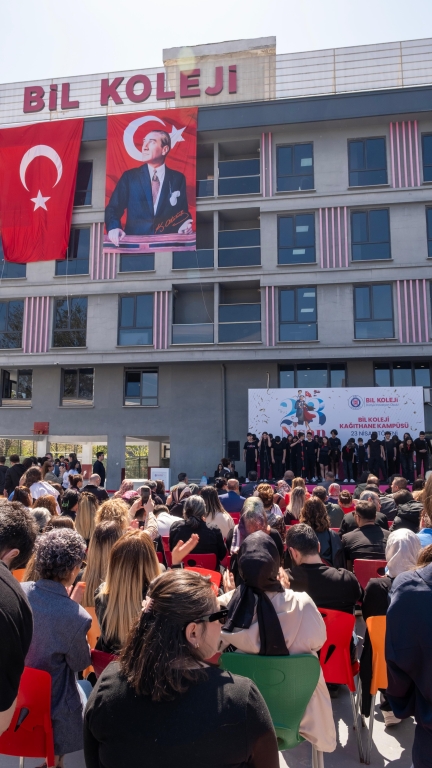 “Küçük hanımlar, küçük beyler... Sizler hepiniz, geleceğin bir gülü, yıldızı, bir bahtının aydınlığısınız. Memleketi asıl aydınlığa boğacak olan sizsiniz. Kendinizin ne kadar önemli, kıymetli olduğunuzu düşünerek ona göre çalışınız.” Mustafa Kemal ATATÜRK görseli 8