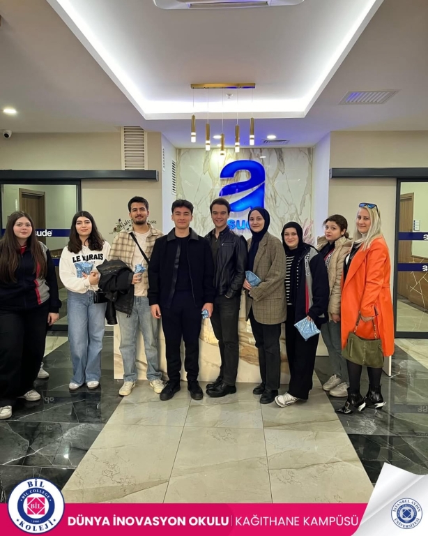 Kağıthane Bil Koleji’nden Şişli Asude Huzurevi’ne Anlamlı Ziyaret Kağıthane Bil Koleji olarak Yaşlılar Haftası kapsamında, lise öğrencilerimizle birlikte Şişli Asude Huzurevi’ni ziyaret ettik. Psikodrama Öğretmeni Ayça Hoca koordinatörlüğünde ve Din Kültürü ve Ahlak Bilgisi Öğretmeni Haticenur Hoca rehberliğinde gerçekleştirdiğimiz bu anlamlı buluşmada, büyüklerimizle keyifli anlar paylaştık.