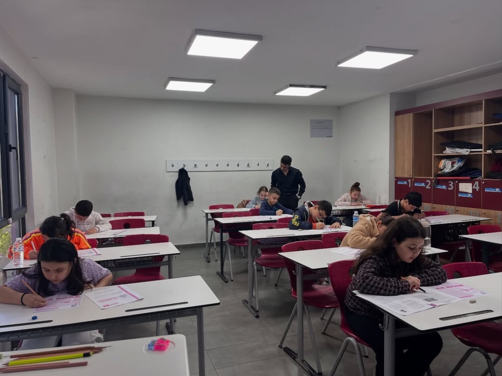 Bugün Kağıthane BİL Koleji’nde Bursluluk Sınavı Heyecanı Vardı Sınava katılan tüm öğrencilerimize ve ailelerine teşekkür ederiz. Başarı dolu bir eğitim yolculuğunda birlikte ilerlemek dileğiyle #KağıthaneBİL #BurslulukSınavı