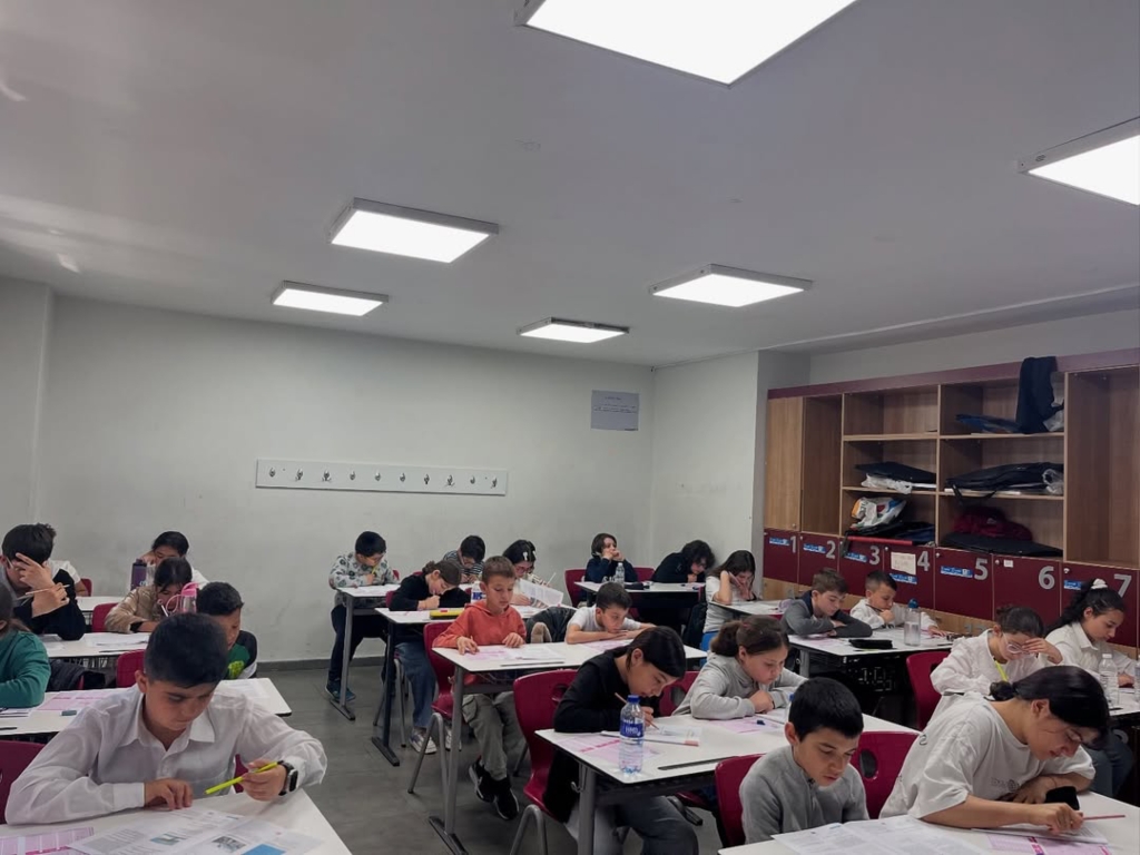 Bugün Kağıthane BİL Koleji’nde Bursluluk Sınavı Heyecanı Vardı Sınava katılan tüm öğrencilerimize ve ailelerine teşekkür ederiz. Başarı dolu bir eğitim yolculuğunda birlikte ilerlemek dileğiyle #KağıthaneBİL #BurslulukSınavı görseli 3