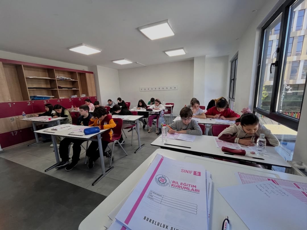 Bugün Kağıthane BİL Koleji’nde Bursluluk Sınavı Heyecanı Vardı Sınava katılan tüm öğrencilerimize ve ailelerine teşekkür ederiz. Başarı dolu bir eğitim yolculuğunda birlikte ilerlemek dileğiyle #KağıthaneBİL #BurslulukSınavı görseli 5