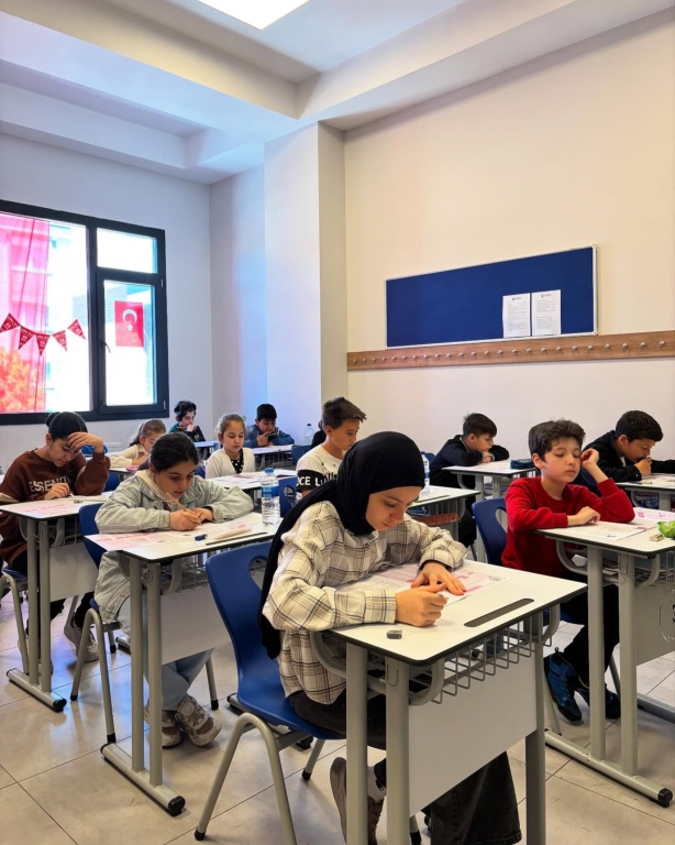 Avcılar BİL Koleji olarak, 3-4 Mayıs tarihlerinde düzenlediğimiz Bursluluk Sınavlarını başarıyla tamamlamış olmanın gururunu yaşıyoruz! Sınavımıza gösterdikleri yoğun ilgiyle bizleri mutlu eden tüm öğrencilere ve ailelerine teşekkür ederiz. Bu anlamlı yolculukta emeği geçen herkesi tebrik ediyor, tüm öğrencilerimize başarılarla dolu bir gelecek diliyoruz! #bilkoleji #bursluluksınavı #okulkabulsınavı görseli 8