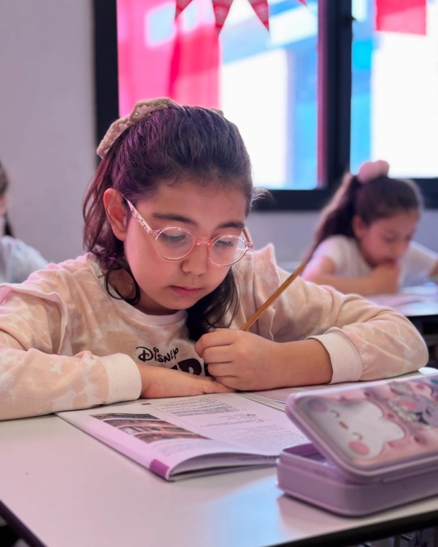 Avcılar BİL Koleji olarak, 3-4 Mayıs tarihlerinde düzenlediğimiz Bursluluk Sınavlarını başarıyla tamamlamış olmanın gururunu yaşıyoruz! Sınavımıza gösterdikleri yoğun ilgiyle bizleri mutlu eden tüm öğrencilere ve ailelerine teşekkür ederiz. Bu anlamlı yolculukta emeği geçen herkesi tebrik ediyor, tüm öğrencilerimize başarılarla dolu bir gelecek diliyoruz! #bilkoleji #bursluluksınavı #okulkabulsınavı görseli 9