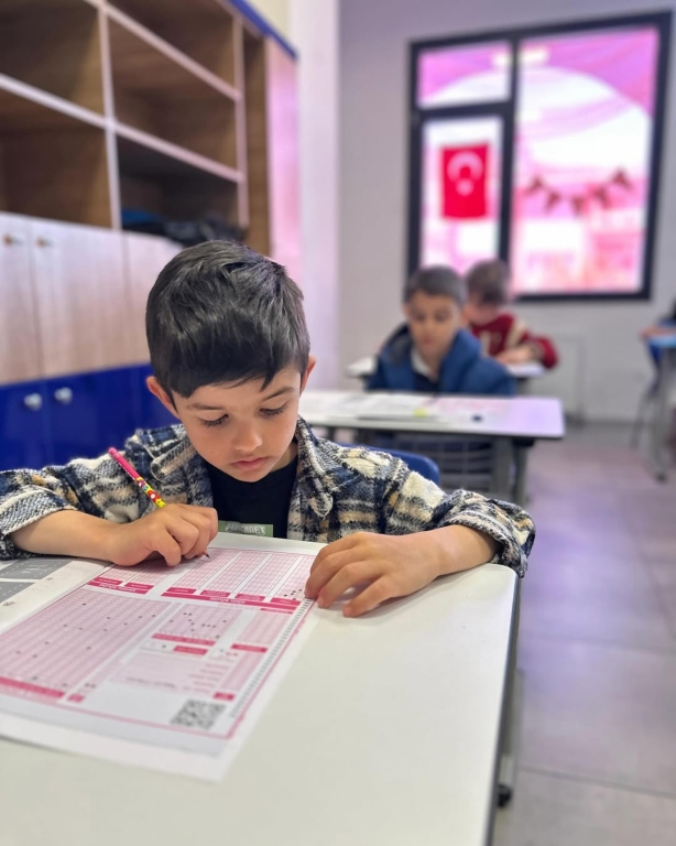Avcılar BİL Koleji olarak, 3-4 Mayıs tarihlerinde düzenlediğimiz Bursluluk Sınavlarını başarıyla tamamlamış olmanın gururunu yaşıyoruz! Sınavımıza gösterdikleri yoğun ilgiyle bizleri mutlu eden tüm öğrencilere ve ailelerine teşekkür ederiz. Bu anlamlı yolculukta emeği geçen herkesi tebrik ediyor, tüm öğrencilerimize başarılarla dolu bir gelecek diliyoruz! #bilkoleji #bursluluksınavı #okulkabulsınavı görseli 10
