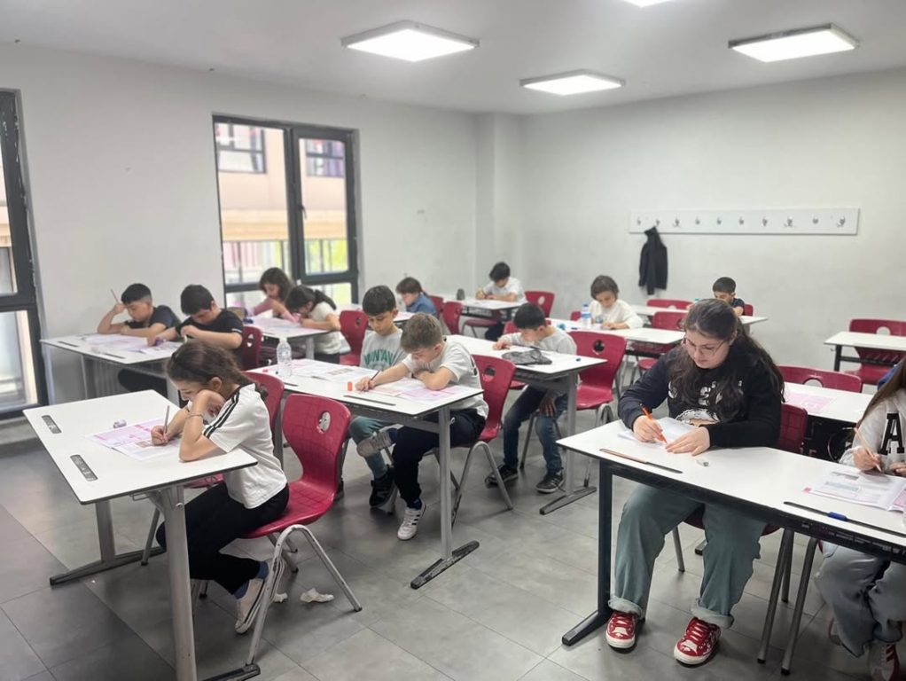 Kağıthane BİL Koleji’nde Okula Kabul ve Bursluluk Sınavımızı yoğun katılımla tamamladık. Sınava katılan tüm öğrencilerimize ve ailelerine teşekkür ederiz. Başarı dolu bir eğitim yolculuğunda birlikte ilerlemek dileğiyle #KağıthaneBİL #bursluluksinavi