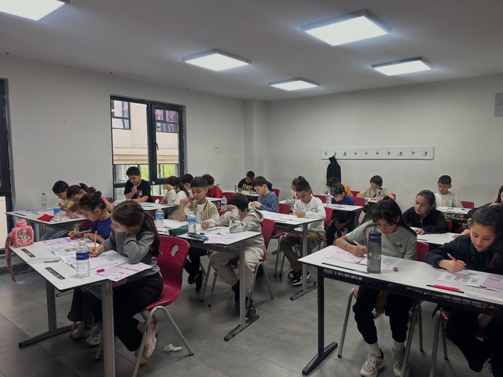 Kağıthane BİL Koleji’nde Okula Kabul ve Bursluluk Sınavımızı yoğun katılımla tamamladık. Sınava katılan tüm öğrencilerimize ve ailelerine teşekkür ederiz. Başarı dolu bir eğitim yolculuğunda birlikte ilerlemek dileğiyle #KağıthaneBİL #bursluluksinavi görseli 3