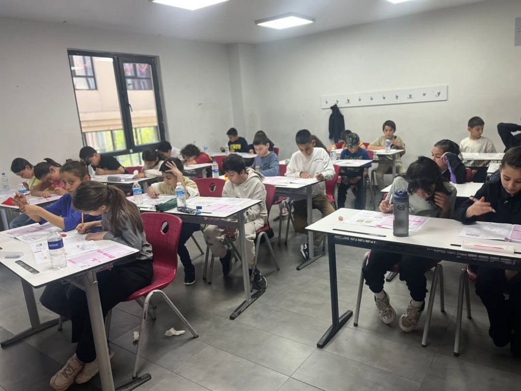 Kağıthane BİL Koleji’nde Okula Kabul ve Bursluluk Sınavımızı yoğun katılımla tamamladık. Sınava katılan tüm öğrencilerimize ve ailelerine teşekkür ederiz. Başarı dolu bir eğitim yolculuğunda birlikte ilerlemek dileğiyle #KağıthaneBİL #bursluluksinavi görseli 7