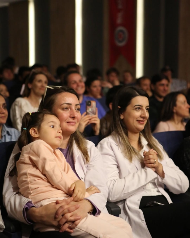 Gazi Mustafa Kemal Atatürk’ün Samsun’a çıkarak Kurtuluş Mücadelesi’ni başlattığı ve Türk gençliğine armağan ettiği 19 Mayıs Atatürk’ü Anma, Gençlik ve Spor Bayramını büyük bir coşku ve gururla kutladık. Gençlerimizin hazırladığı gösterilerle bir kez daha Atatürk’ün izinde, geleceğe umutla baktık. #19Mayıs #AtatürküAnma #GençlikVeSporBayramı #BilKoleji görseli 5