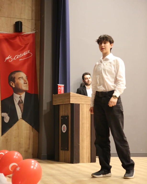 Gazi Mustafa Kemal Atatürk’ün Samsun’a çıkarak Kurtuluş Mücadelesi’ni başlattığı ve Türk gençliğine armağan ettiği 19 Mayıs Atatürk’ü Anma, Gençlik ve Spor Bayramını büyük bir coşku ve gururla kutladık. Gençlerimizin hazırladığı gösterilerle bir kez daha Atatürk’ün izinde, geleceğe umutla baktık. #19Mayıs #AtatürküAnma #GençlikVeSporBayramı #BilKoleji görseli 28