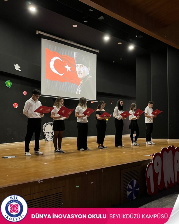 19 Mayıs 1919, bir milletin yeniden doğuşudur. Gazi Mustafa Kemal Atatürk’ün Samsun’a çıkarak başlattığı bağımsızlık mücadelesi, bugün bizlere emanet edilen bir sorumluluğun da adıdır: Geleceği gençler şekillendirecek. Cumhuriyetimizin teminatı olan gençliğimizin azmi, inancı ve kararlılığıyla yarınlara umutla bakıyoruz. Başta Gazi Mustafa Kemal Atatürk ve silah arkadaşları olmak üzere tüm şehit ve gazilerimizi rahmet, minnet ve saygıyla anıyoruz. 19 Mayıs Atatürk’ü Anma, Gençlik ve Spor Bayramımız kutlu olsun. #19Mayıs #AtatürküAnma #GençlikveSporBayramı #GelecekGençlerin