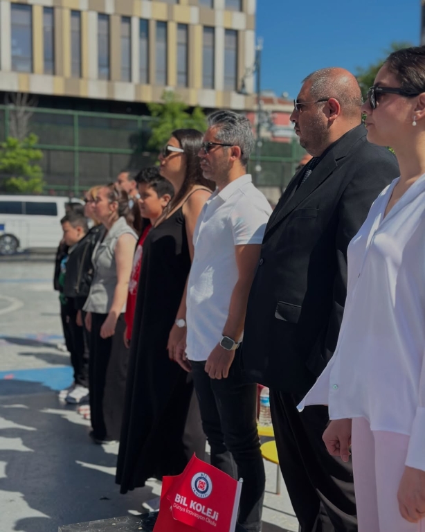 19 Mayıs Coşkusu Kağıthane Bil Koleji’nde Bugün, Gazi Mustafa Kemal Atatürk’ün gençliğe armağan ettiği bu anlamlı günü öğrencilerimizle birlikte coşku ve gurur içinde kutladık. Gençliğin azmini, umudunu ve enerjisini yansıttığımız etkinliğimizde; spor gösterilerinden şiirlere, müzik dinletilerinden zeybek oyununa kadar dopdolu bir programla 19 Mayıs’ı yaşadık. Başta Gazi Mustafa Kemal Atatürk olmak üzere tüm kahramanlarımızı minnetle anıyoruz. Nice 19 Mayıs’lara, gençliğin aydınlık yolunda birlikte yürümeye devam. @kagithane_mem @kagithanekaymakamlik @kagithanebeltr @mustafahosyigit @erten.niyazi @mevlutoztekin34 @canerkaya.ck @fatih.celik.75 #19Mayıs #AtatürkÜAnmaGençlikVeSporBayramı görseli 2
