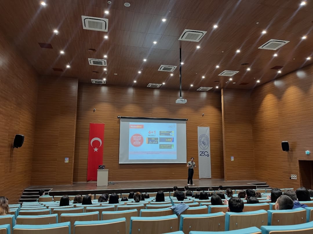 12.sınıf öğrencilerimizle bugün İstanbul Teknik Üniversitesindeydik Üniversite atmosferini soluduk, kampüsü keşfettik, bölümlerle tanıştık. İTÜ hayalleri kuran öğrencilerimiz için unutulmaz bir gündü. #İTÜ görseli 3