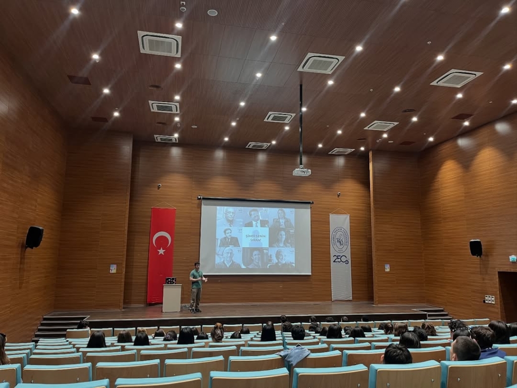 12.sınıf öğrencilerimizle bugün İstanbul Teknik Üniversitesindeydik Üniversite atmosferini soluduk, kampüsü keşfettik, bölümlerle tanıştık. İTÜ hayalleri kuran öğrencilerimiz için unutulmaz bir gündü. #İTÜ görseli 4