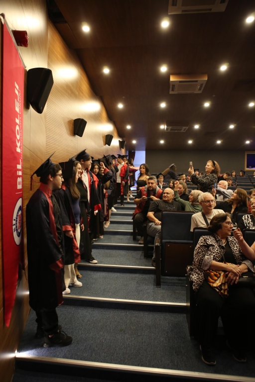 2024-2025 EĞİTİM ÖĞRETİM YILI BİL KOLEJİ KAĞITHANE KAMPÜSÜ 8. SINIF ÖĞRENCİLERİMİZ MEZUN OLDU!