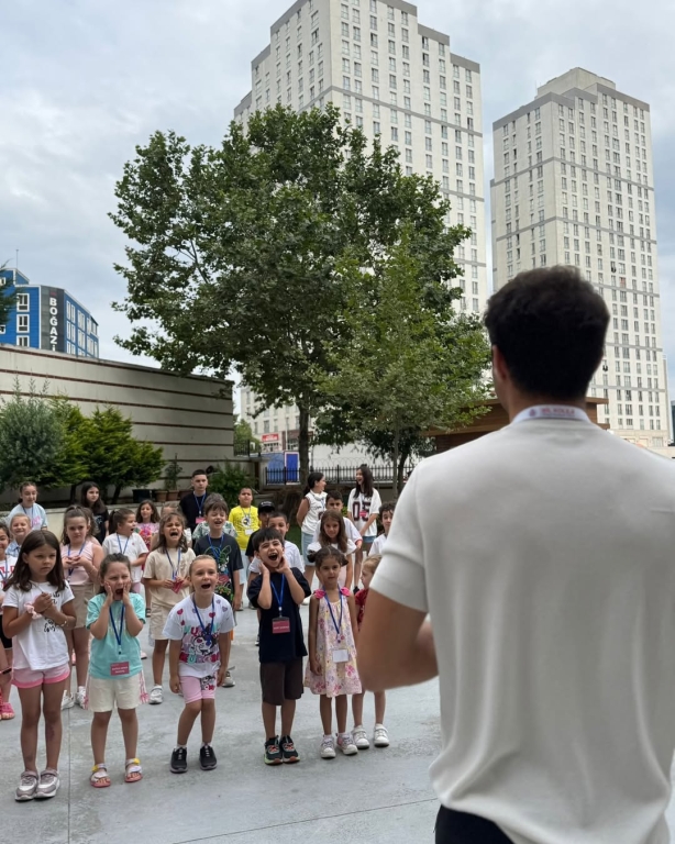 Beylikdüzü Bil Koleji Yaz Okulu’muz başladı! Minik öğrencilerimizle dolu dolu, keyifli ve öğretici bir yaz bizi bekliyor. Oyunlar, aktiviteler, keşifler ve unutulmaz anılar biriktirmek için hepimiz çok heyecanlıyız! Yeni maceralarımızdan kareleri sizlerle paylaşmaya devam edeceğiz. görseli 2